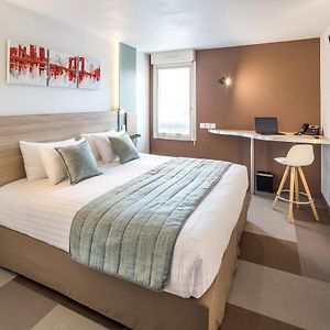 Carre Pau Airport Hotel